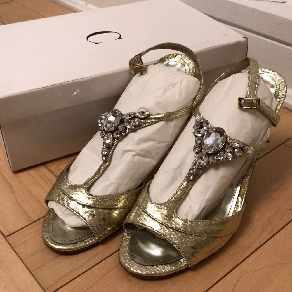 Caparros Gold snakeskin stone studded shoes 👠💎